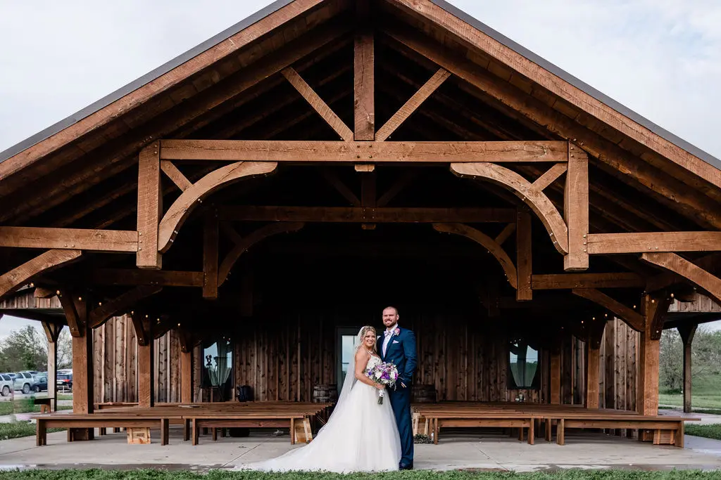 the whites say i do at the pearl | outdoor wedding venues in missouri